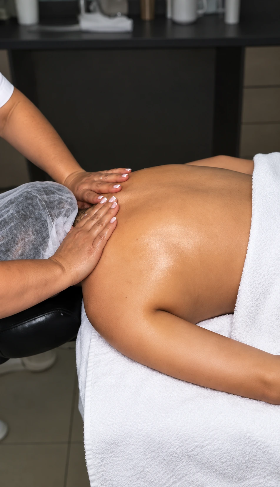 Massagem manual realizada durante atendimento